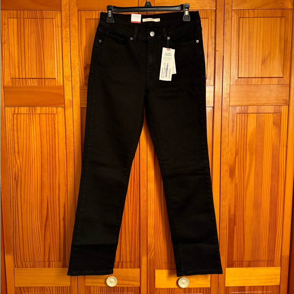 Levi’s Women’s Classic Straight Jeans